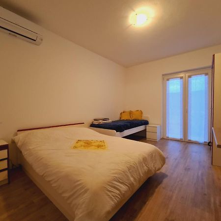 Countryside Apartment Koper Luaran gambar