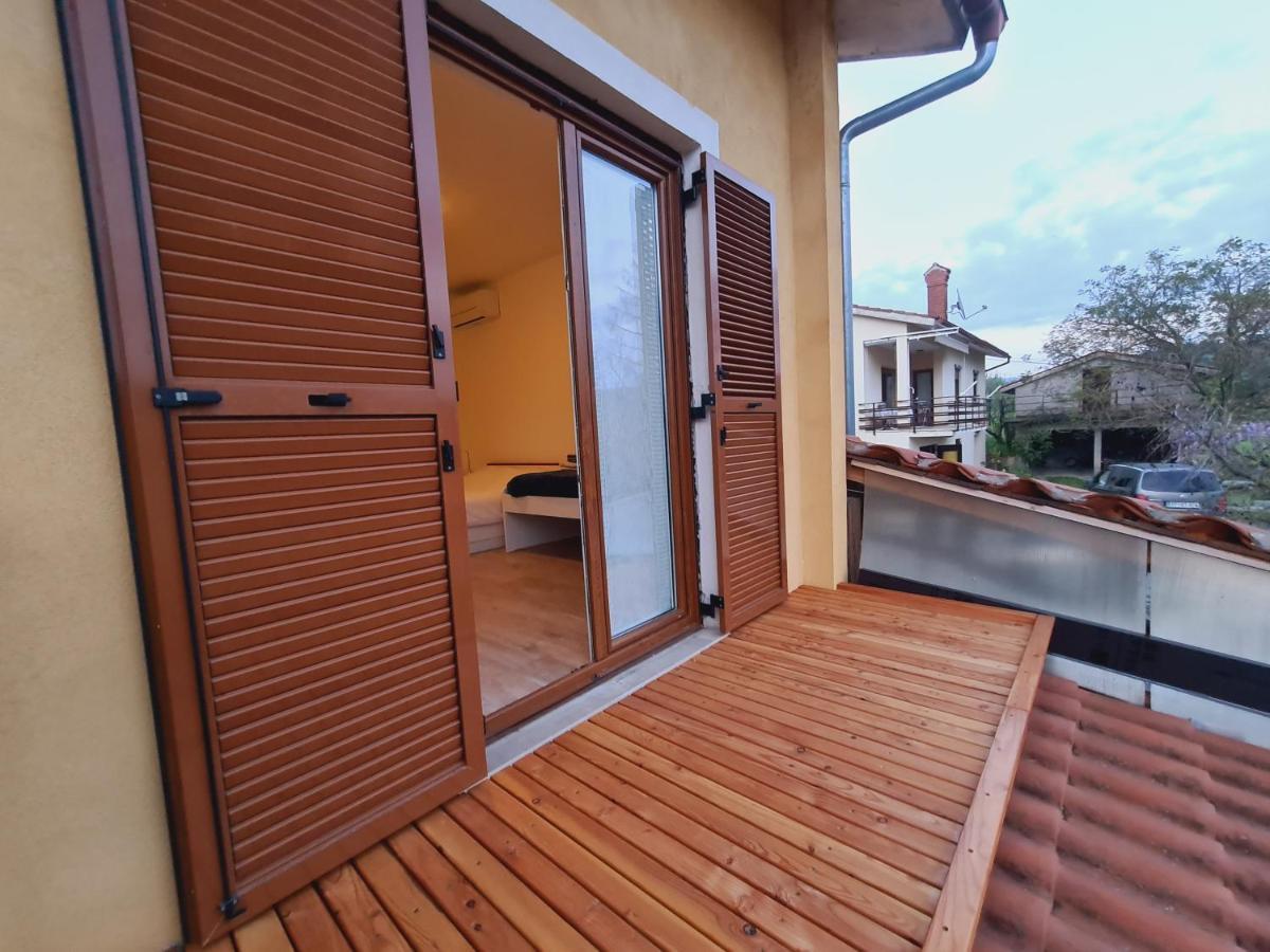 Countryside Apartment Koper Luaran gambar