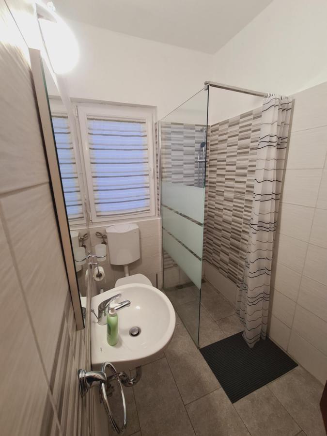 Countryside Apartment Koper Luaran gambar