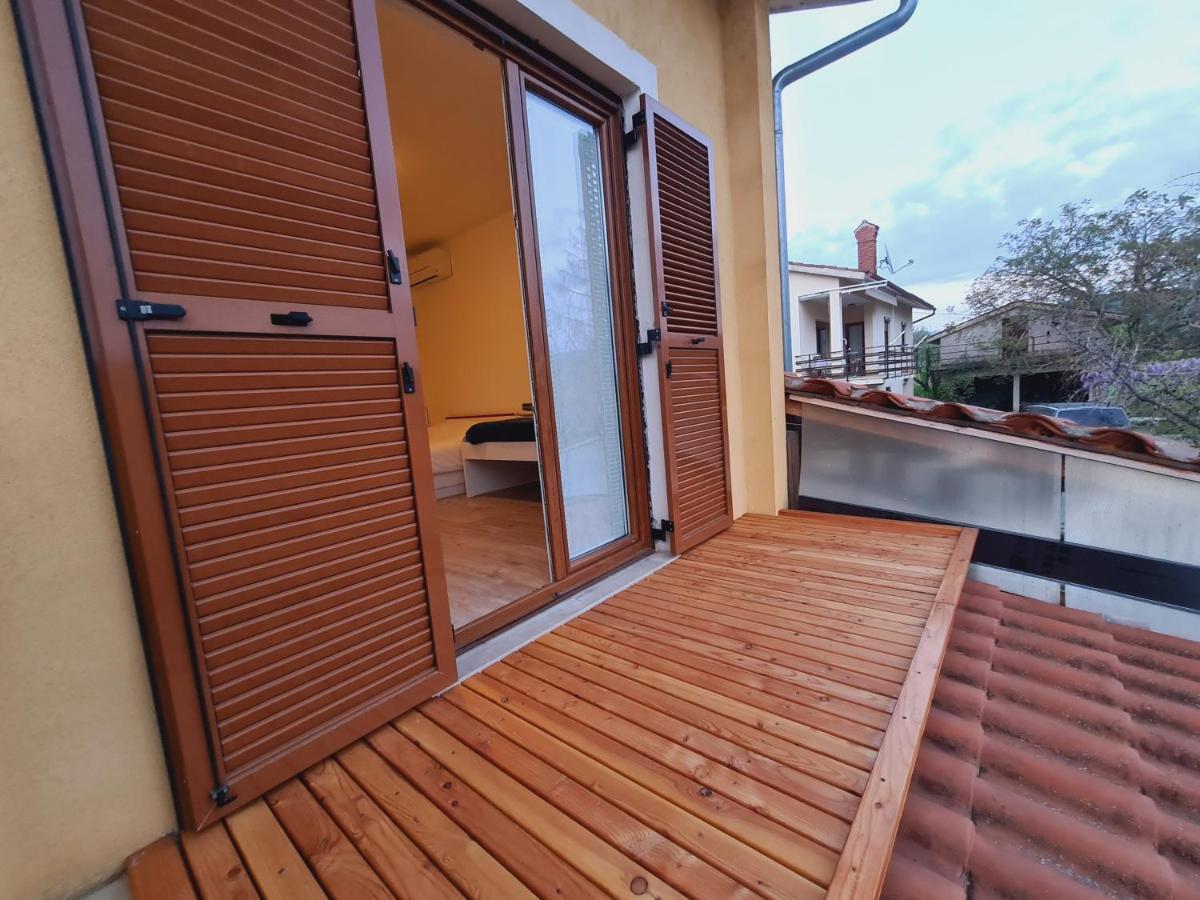 Countryside Apartment Koper Luaran gambar