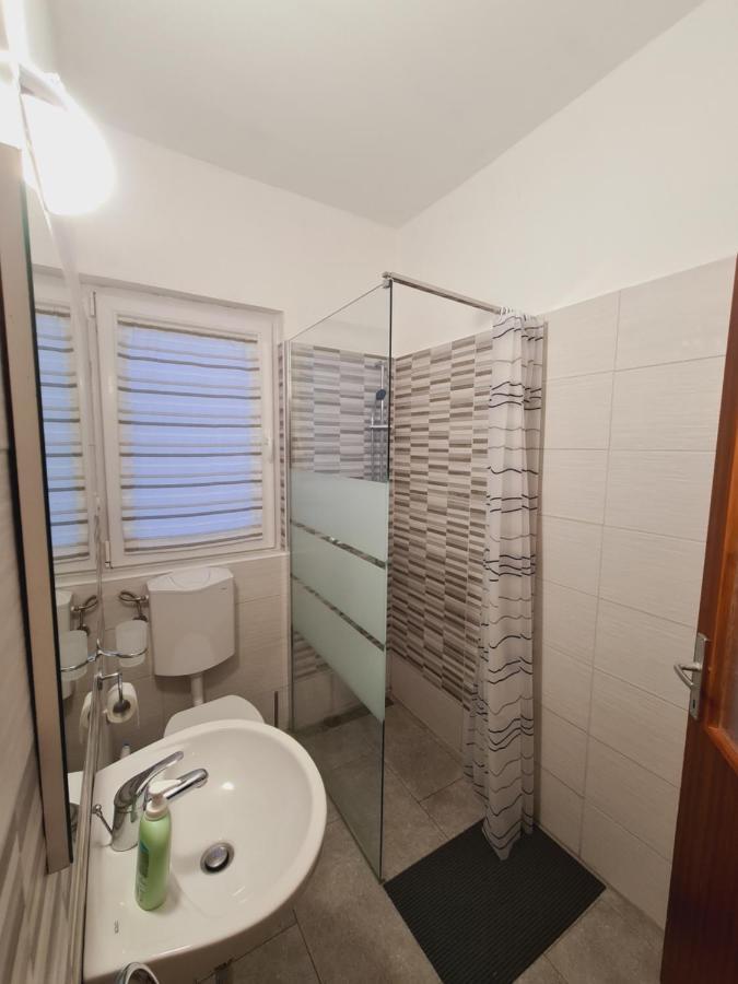 Countryside Apartment Koper Luaran gambar