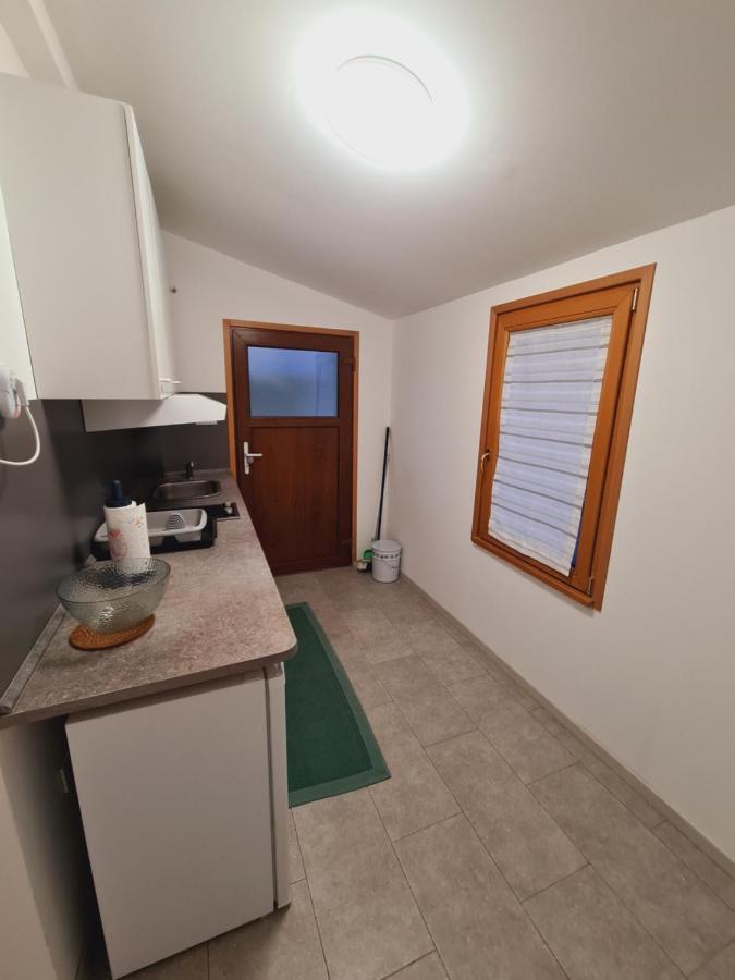 Countryside Apartment Koper Luaran gambar